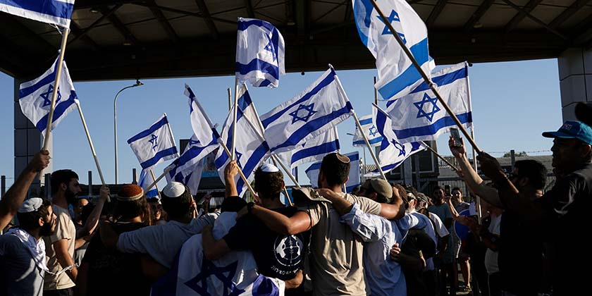 Блокпости ЦАХАЛу на в’їзді в Бейт-Лід. Галант вимагає від Нетаніягу розібратися з Бен-Гвіром