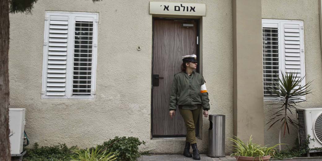 Військова прокуратура звинуватила резервіста у жорстокому поводженні із ув’язненими