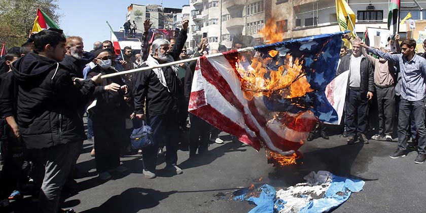 Іран погрожує Ізраїлю спецопераціями, плакати з погрозами на івриті з’явилися в Тегерані