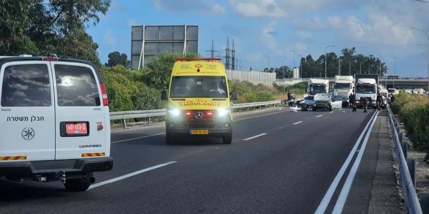 На шосе 22 вибухнув автомобіль
