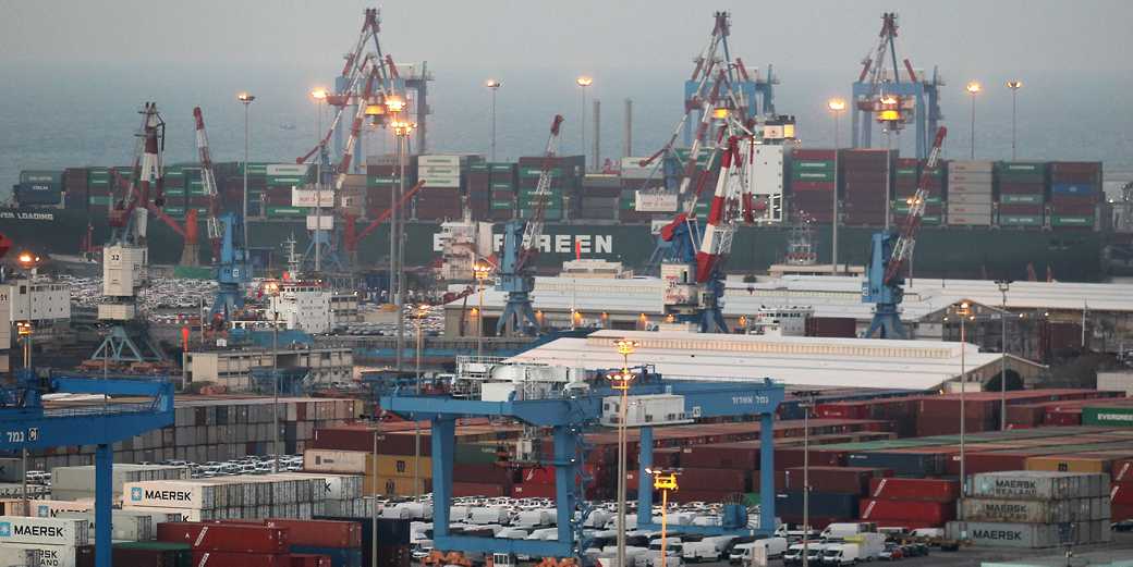 Від портів вимагають скоротити кількість нових автомобілів на своїй території через ситуацію з безпекою