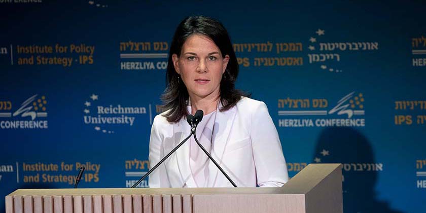 Під час візиту до Анкари міністр закордонних справ Німеччини заявила, що Сирія «висить на волосині»