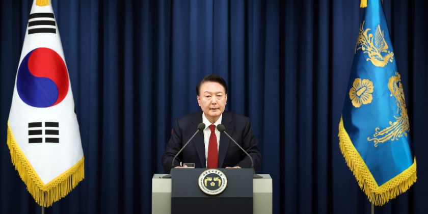 Південнокорейський суд уперше видав ордер на арешт президента