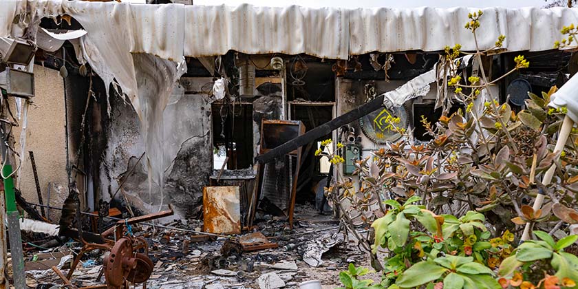 Прокинулася напівоголеною, оточеною 7 бойовиками: розповідь заручниці Ілани Грицевські