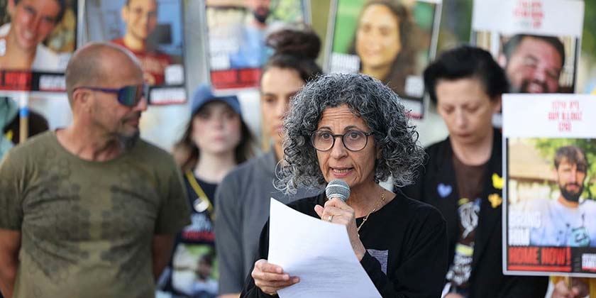 Мати заручника – Дермеру: Не можете повернути заручників, йдіть у відставку