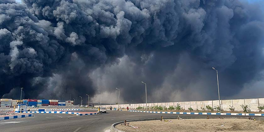 Вибух і пожежа на заводі в Ірані — відео