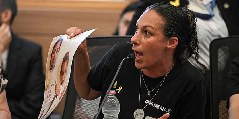 Дружина заручника — депутату Ротману: «Мої доньки нарешті зроблять фото з батьком, а не з його плакатом?»