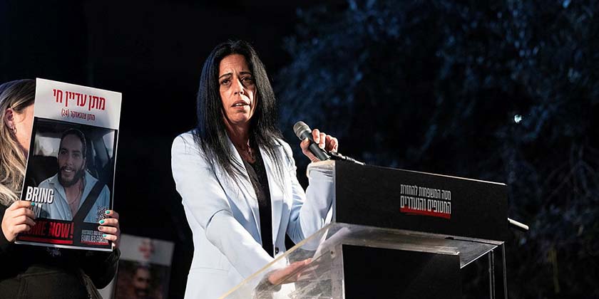 Мати заручника: «Отруйна машина уряду намагається переписати історію та очорнити боротьбу сімей»