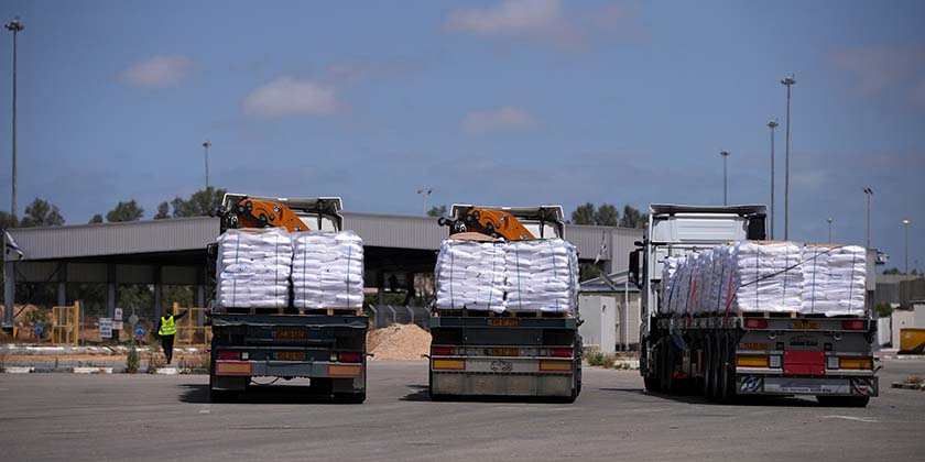 ЦАХАЛ: до Гази пропущено понад 320 вантажівок із допомогою та паливні цистерни ООН