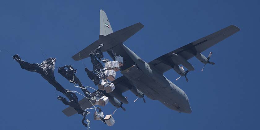 Жителі Гази проти Іспанії: «У порядку гуманітарної допомоги на парашутах скидали свинину»