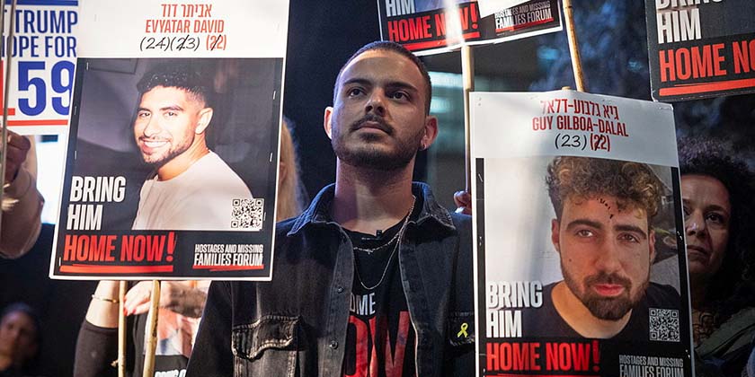 Сім’ї викрадених мітингують перед будинками міністрів