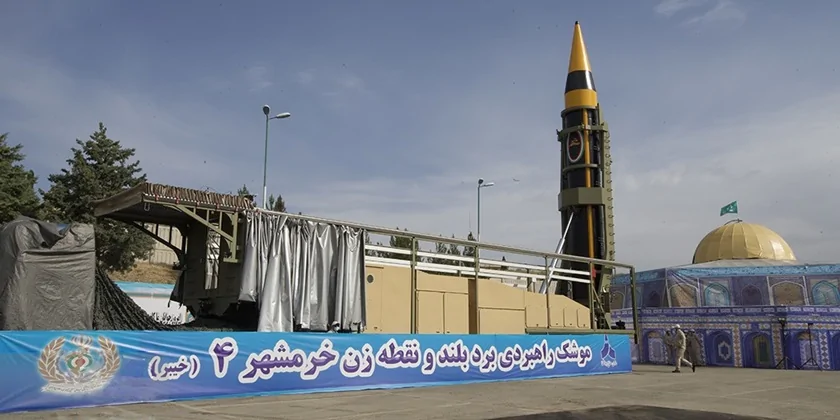 Загадка останнього обстрілу з Ємену: звідки у хуситів ракета з роздільною бойовою частиною