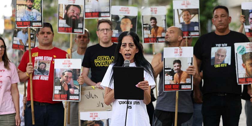 Протестувальники перекрили два основних шосе й попередили: у вівторок буде ще більше