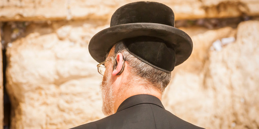 Так посередники-“махери” допомагають ухилянтам отримувати державні гроші