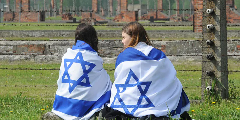 Міносвіти забороняє носити символ заручників під час поїздок до Польщі — «Кан»