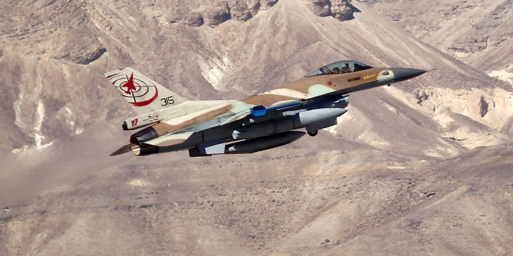 У Газі винищувач скинув бомбу поряд із патрульним катером — дивом обійшлося без жертв