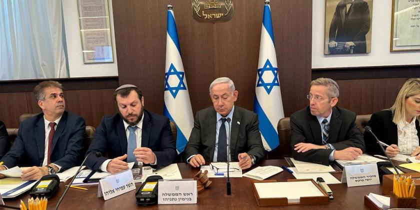 Втратив зв’язок із реальністю: Нетаньягу звинувачує в заторах юридичну радницю уряду