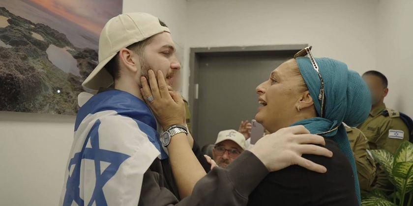 Заручники Ром Бреславські та Бар Куперштейн були військовослужбовцями ЦАХАЛу. Це два роки приховували від ХАМАСу