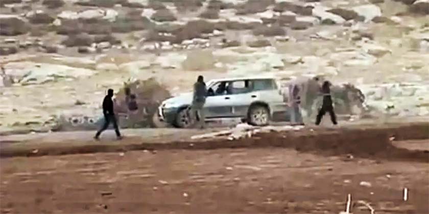 «Я поповзла в бік палаючого будинку»: поселенці розбили голову активістці