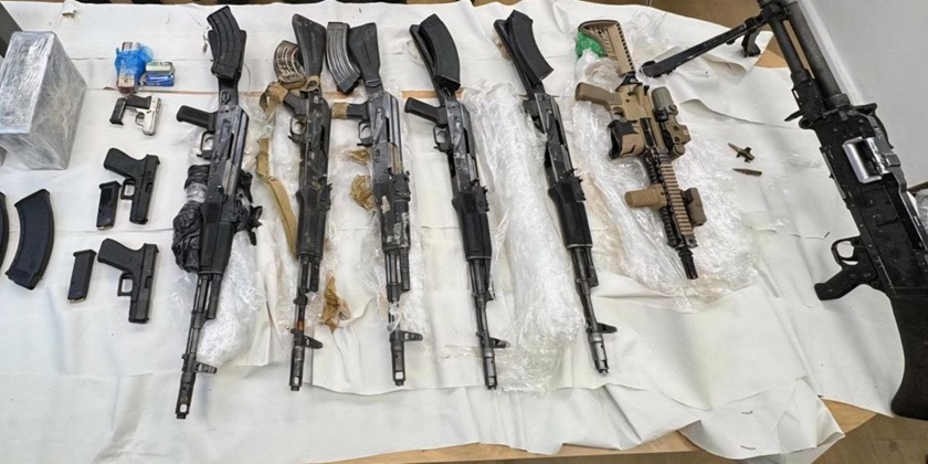 Поліція знайшла схованку злочинних кланів із гранатами та кулеметом