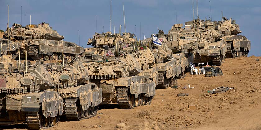 ЦАХАЛ встановлює жовті стовпи вздовж лінії демаркації в секторі Газа