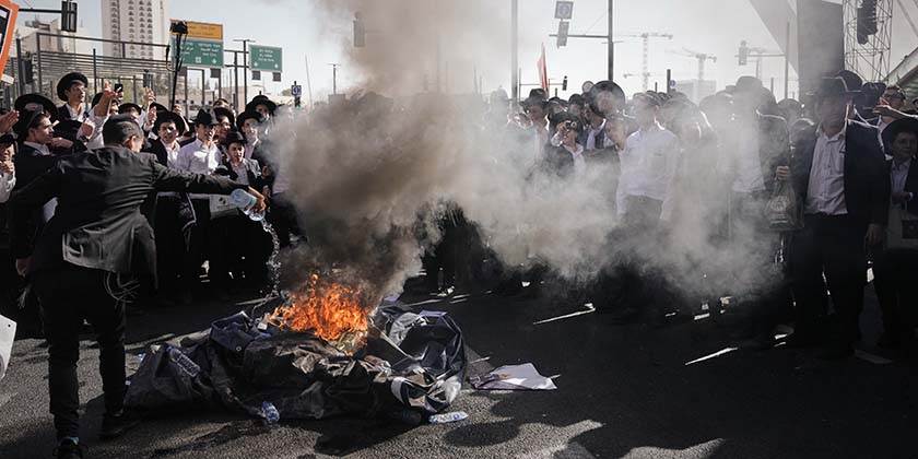 «Ми не в Індії, щоб їхати на дахах вагонів». Ультраортодокси обурені закриттям станції в Єрусалимі