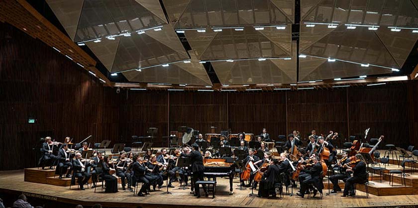 Антисеміт запалив факел на концерті ізраїльського оркестру в Парижі — і дорого за це заплатив