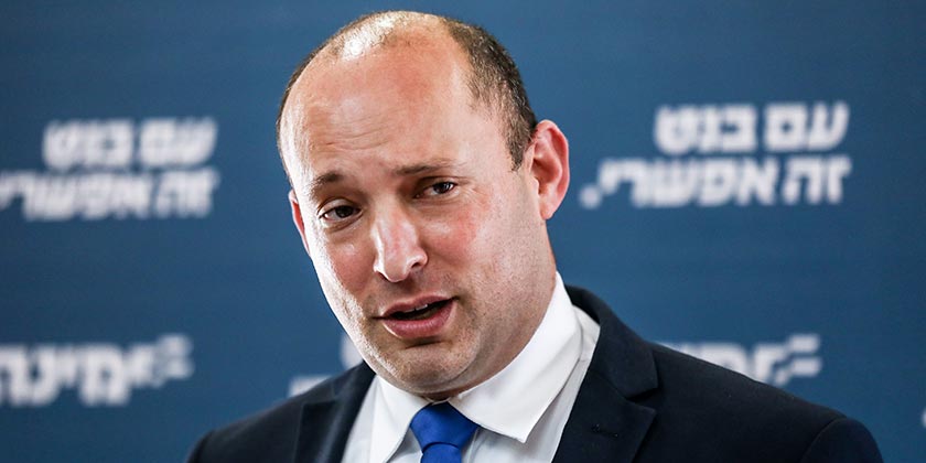 Беннет формує команди радників, готуючись до повернення в політику