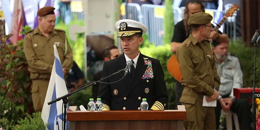 Тисячі людей прийшли попрощатися з Омером Неутром, тіло якого було повернуто з Гази