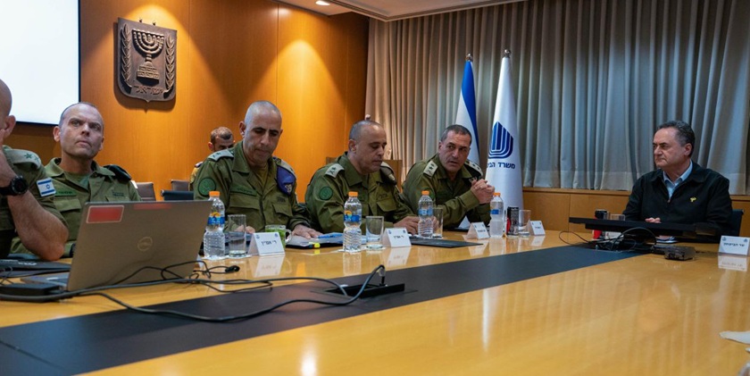 Замір не палав бажанням звільняти високопоставлених офіцерів, але Турджеман підклав бомбу