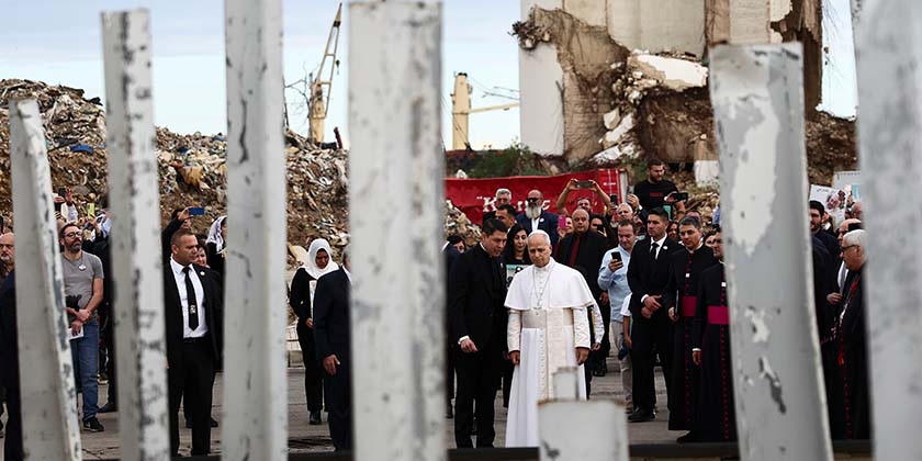 Папа Лев XIV завершив візит до Лівану молитвою на місці вибуху в бейрутському порту